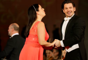 Schönbrunn Palace: Mozart & Strauss Concert, Tour & 3-Course Dinner Schönbrunn Palace: Mozart & Strauss Concert, Tour & 3-Course Dinner