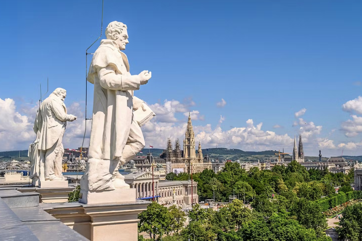 Natural History Museum Vienna Guided Tour with Roof Top Visit