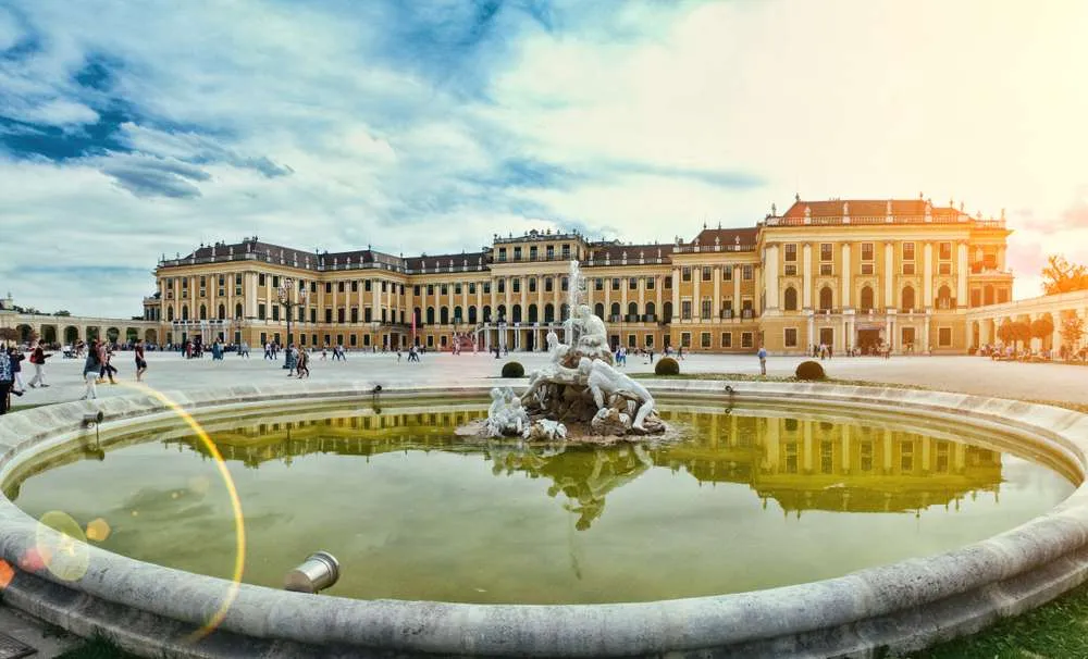 Schonbrunn-Palace-vienna-tourist-information-